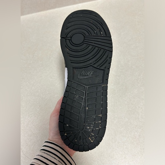 Nike Air Jordan One Low. Sz Yth 7. Womens 8.5. Black and white with gray swoosh. - Picture 10 of 10